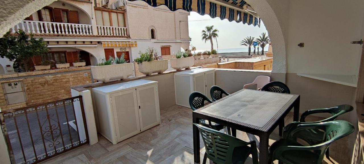 Beach Breeze Townhouse By The Beach サンタ・ポラ エクステリア 写真
