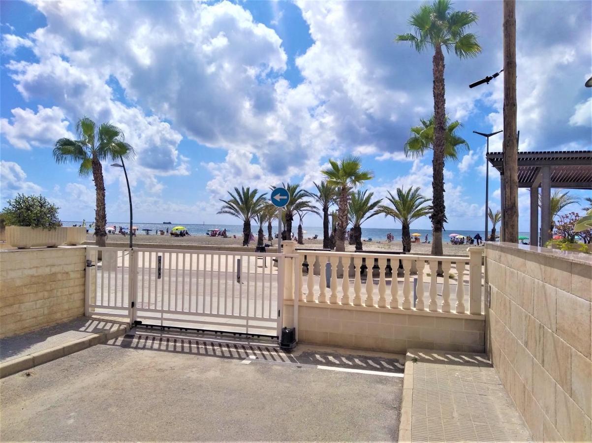 Beach Breeze Townhouse By The Beach サンタ・ポラ エクステリア 写真